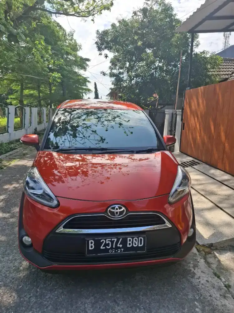 Jual mobil toyota sienta tive V 2017