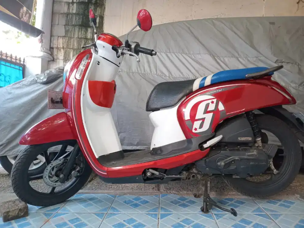 Dijual Honda Scoopy 2016,merah,kondisi bagus,suratlengkap,pajakpanjang