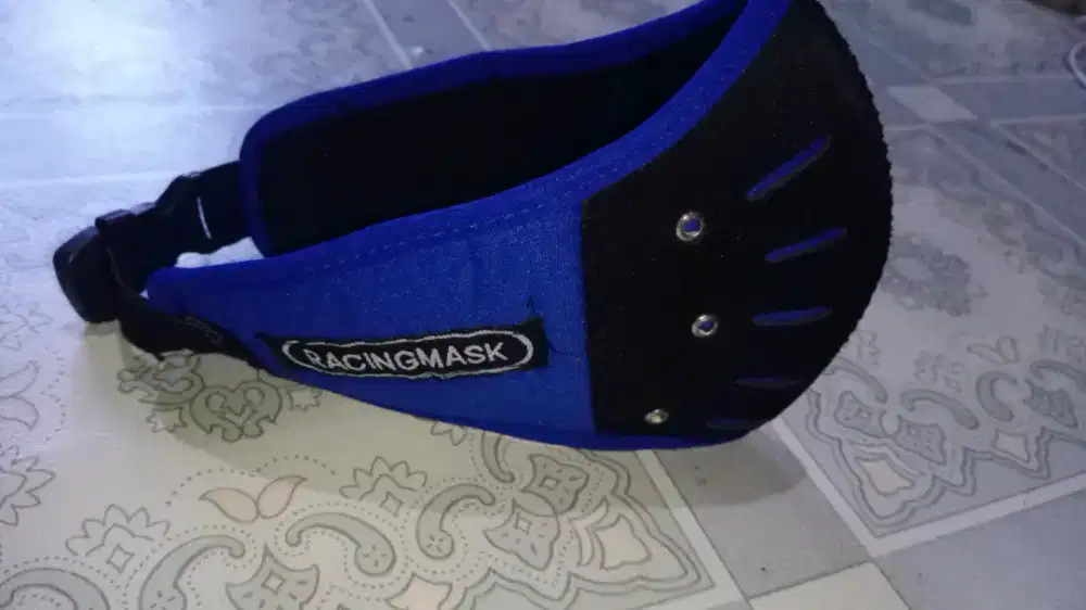 Masker motor anti debu