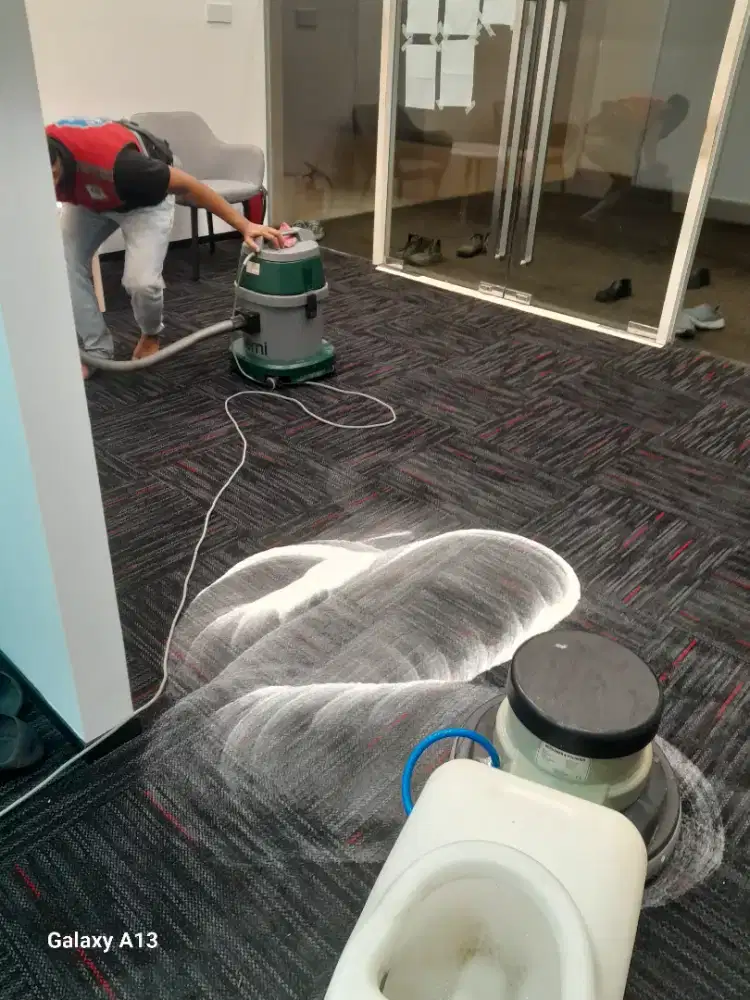 Jasa cuci karpet vinyl sofa kursi kantor kasur jok mobil