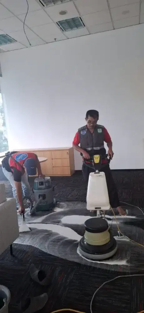 Jasa cuci karpet kantor sofa cuci vinyl kursi kantor