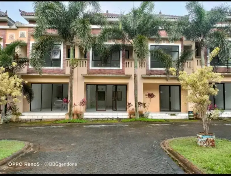 RUKO dua lantai depan kampus baru AMNI