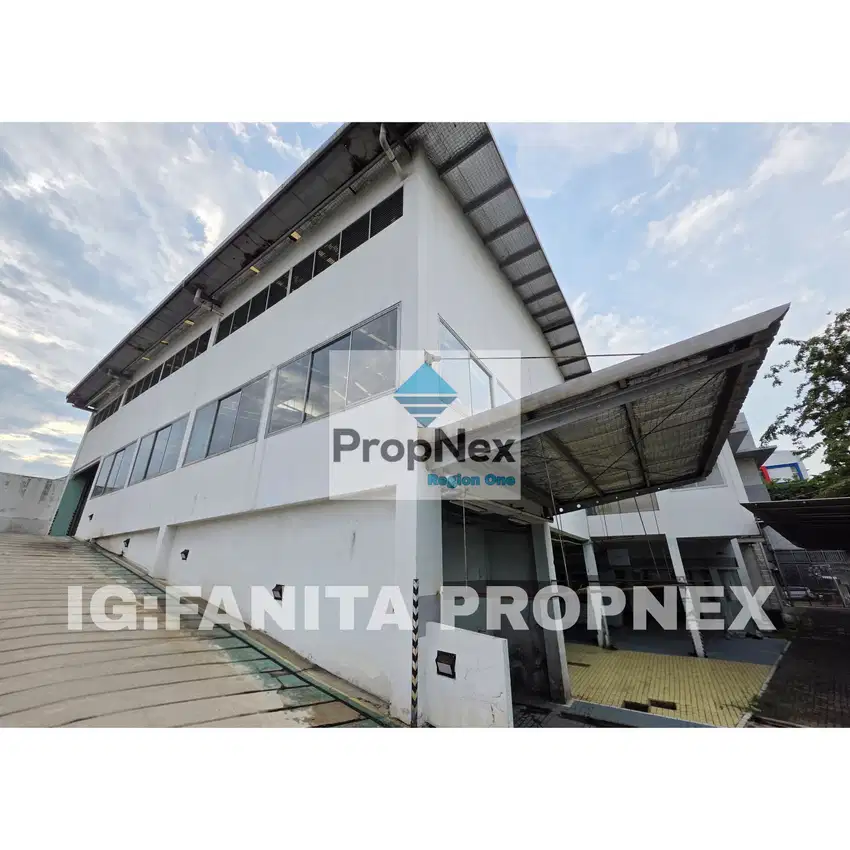 Dijual gedung showroom di Sunter,JakUt LT1657m2 LB1884m2,tingkat 3lt,U