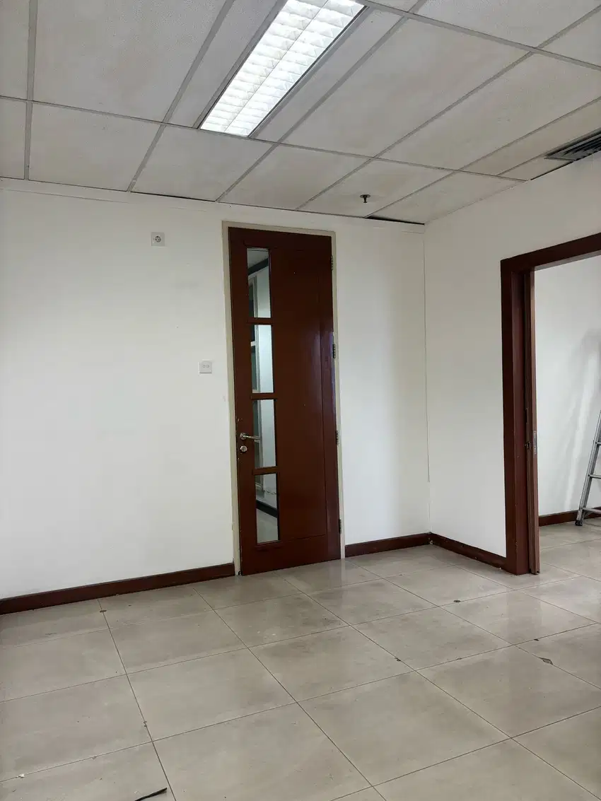 SEWA KANTOR DI JAKARTA PUSAT SENEN 67M2 PARTISI 130K NEGO