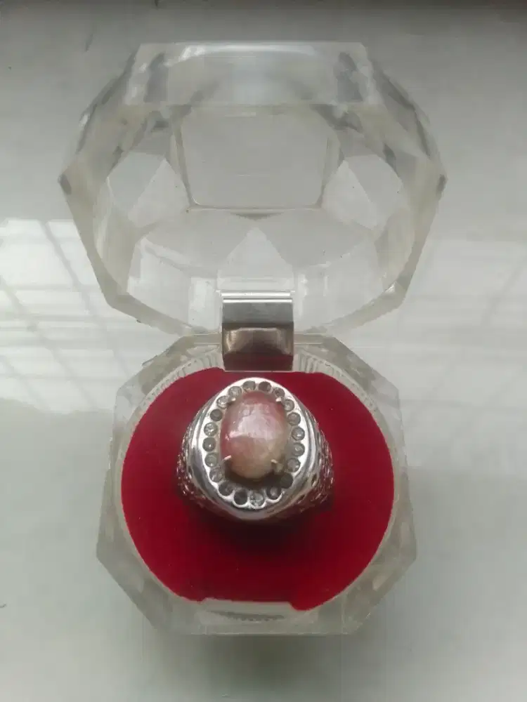 Cincin batu ruby