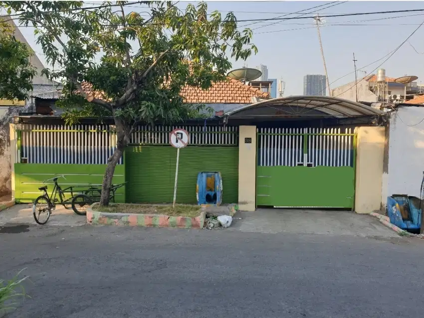Rumah terawat Wonorejo dekat Pusat kota dan Mall Tunjungan Plaza