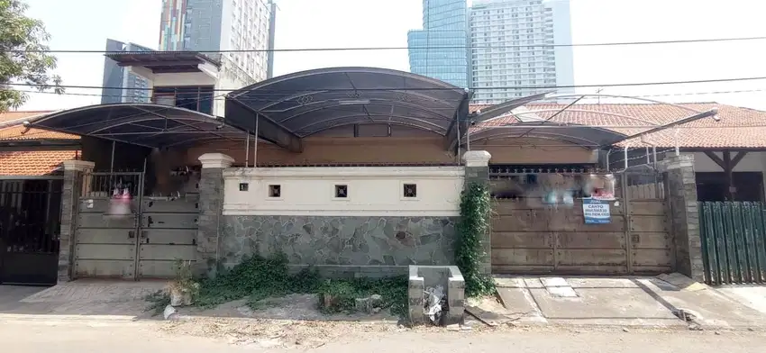 Rumah Hitung Tanah Darmo Permai Timur dekat Raya HR Muhammad