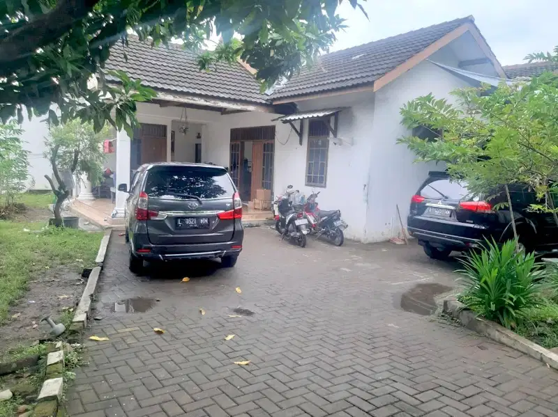 rumah di jual adem asri dan strategis .