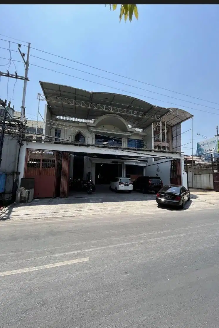 Jual Rumah mewah di Tengah Kota Jalan Biliton