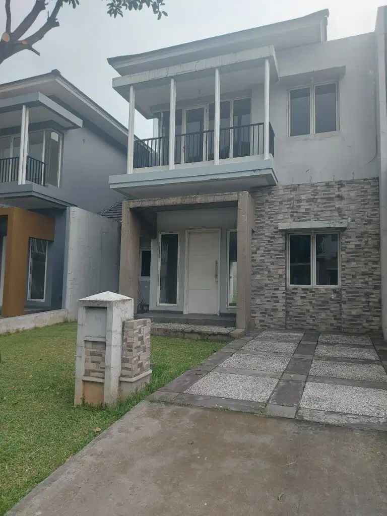 Rumah 2 Lantai di Cluster Mahoni Suvarna Sutera Tangerang 1K900036