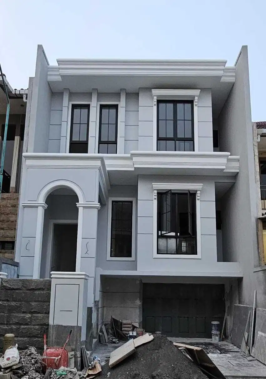Rumah baru gress di Graha Family, Surabaya Barat