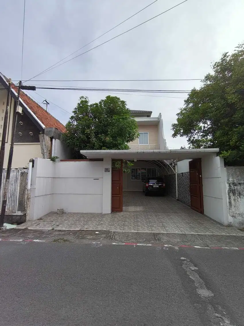 RUMAH MEWAH 2 LANTAI SURAKARTA,DEKAT JL SLAMET RIYADI SOLO