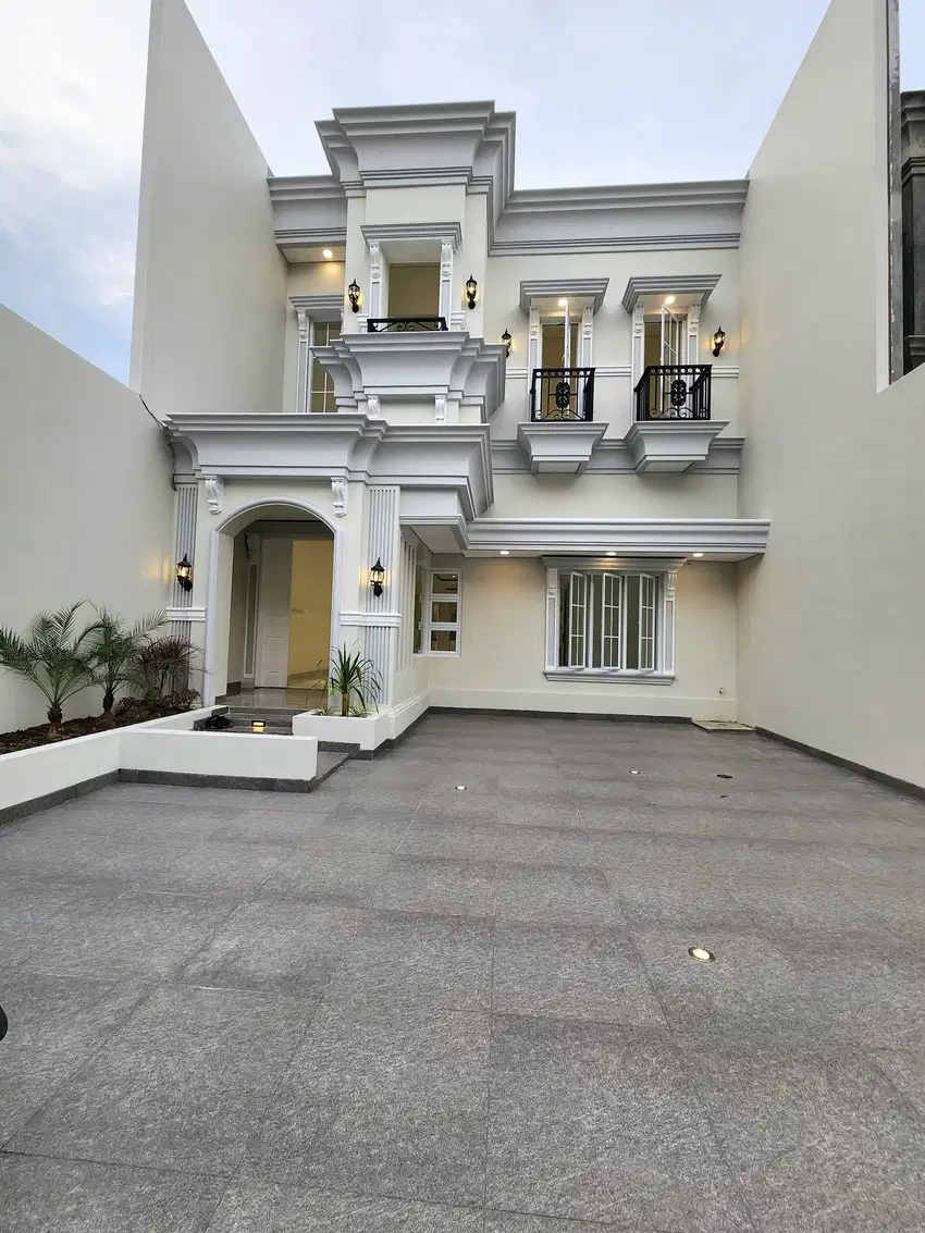Rumah baru mewah luas di Joglo Jakarta Barat