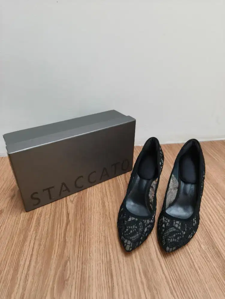 Heels Staccato black lace