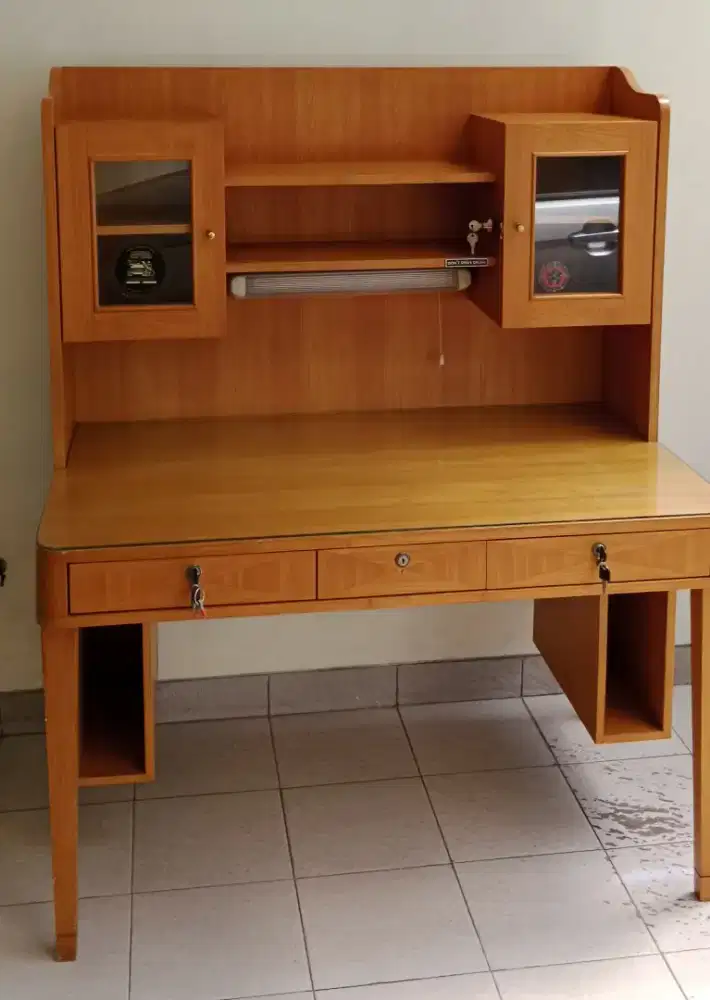 Meja belajar kayu jati