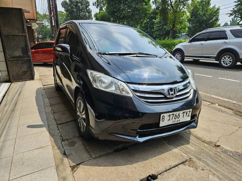 Honda Freed S (AC Double) Tahun 2014 Hitam Matic