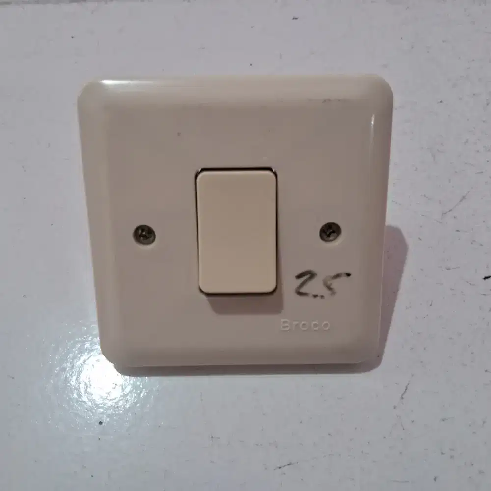 Saklar tanam merk broco