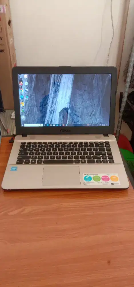 LAPTOP ASUS X441S (BELUM PERNAH SERVIS)