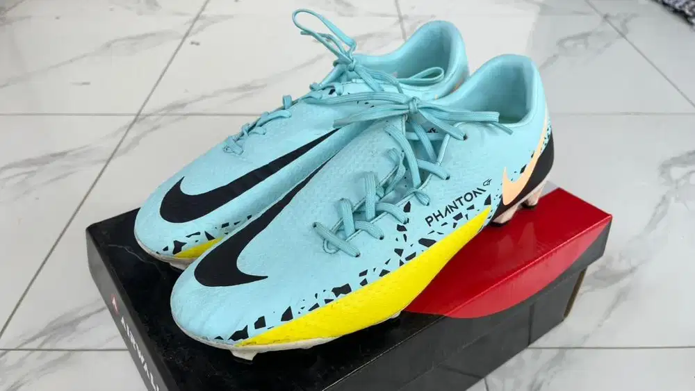 SEPATU SEPAK BOLA NIKE PHANTOM GT ACADEMY