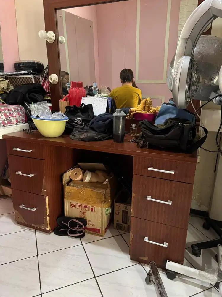 Meja rias untuk kamar