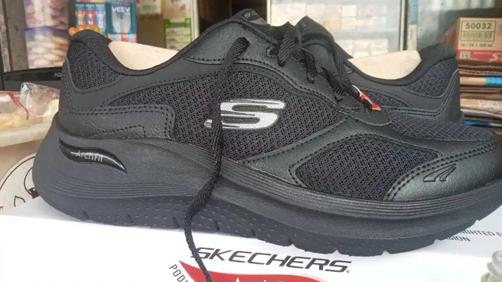Skecher arc fit original full black