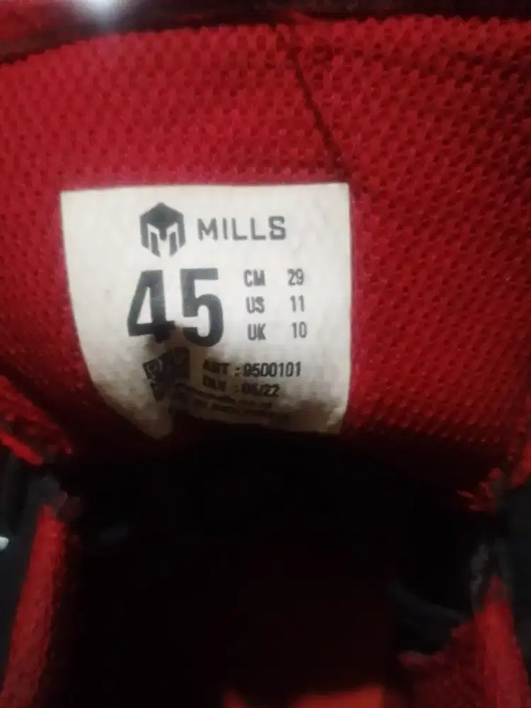 Sepatu Futsal Mills Voltrapro ukuran 45