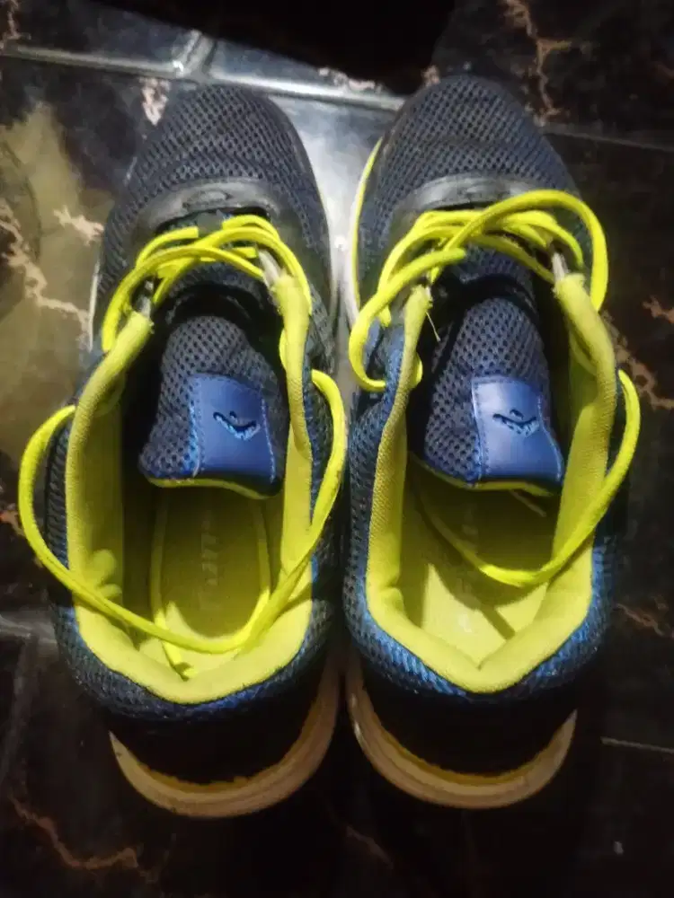 Sepatu Fans ukuran 44