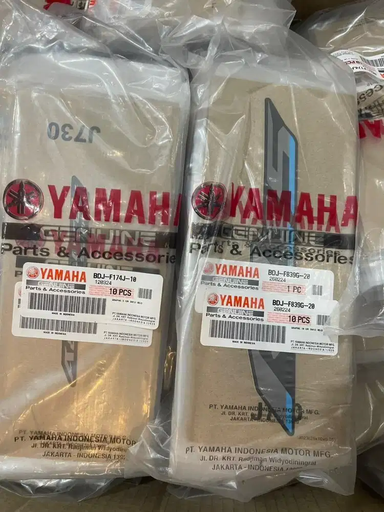 Striping Graphic All New R15 Black 2024 Full Set