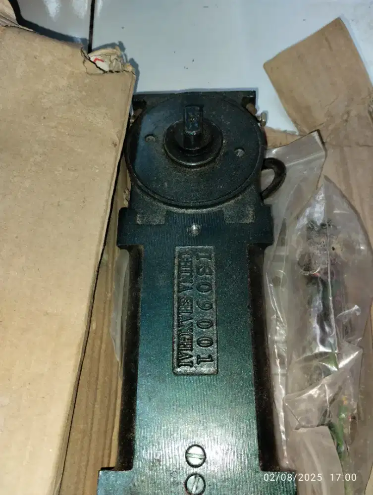 Floor hinge bekas engsel lantai, masih normal. Bonus tutup dorma