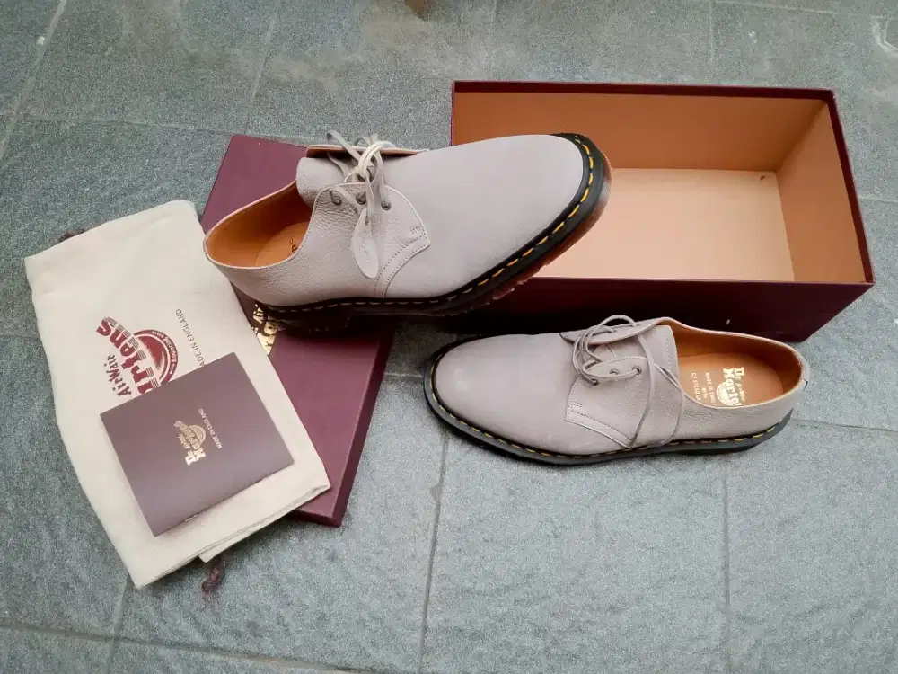 Jual Sepatu Dr Martens ORI Made in England Suede Abu-Abu Ukuran 11 US