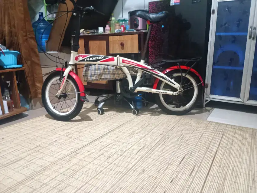 Sepeda lipat edisi merah putih Phoenix R16