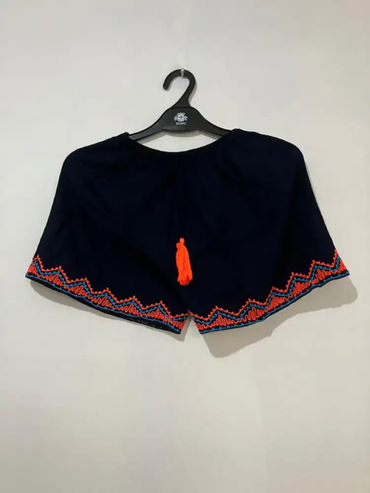 Celana Wanita Pendek Etnik Biru Navy