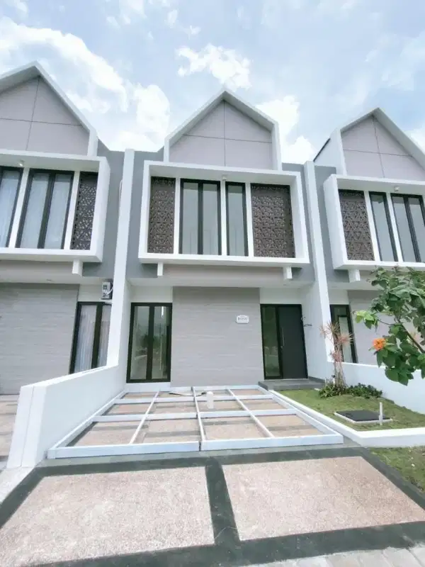 RUMAH SIAP DITEMPATI OPER KREDIT 95JT SELATAN SURABAYA