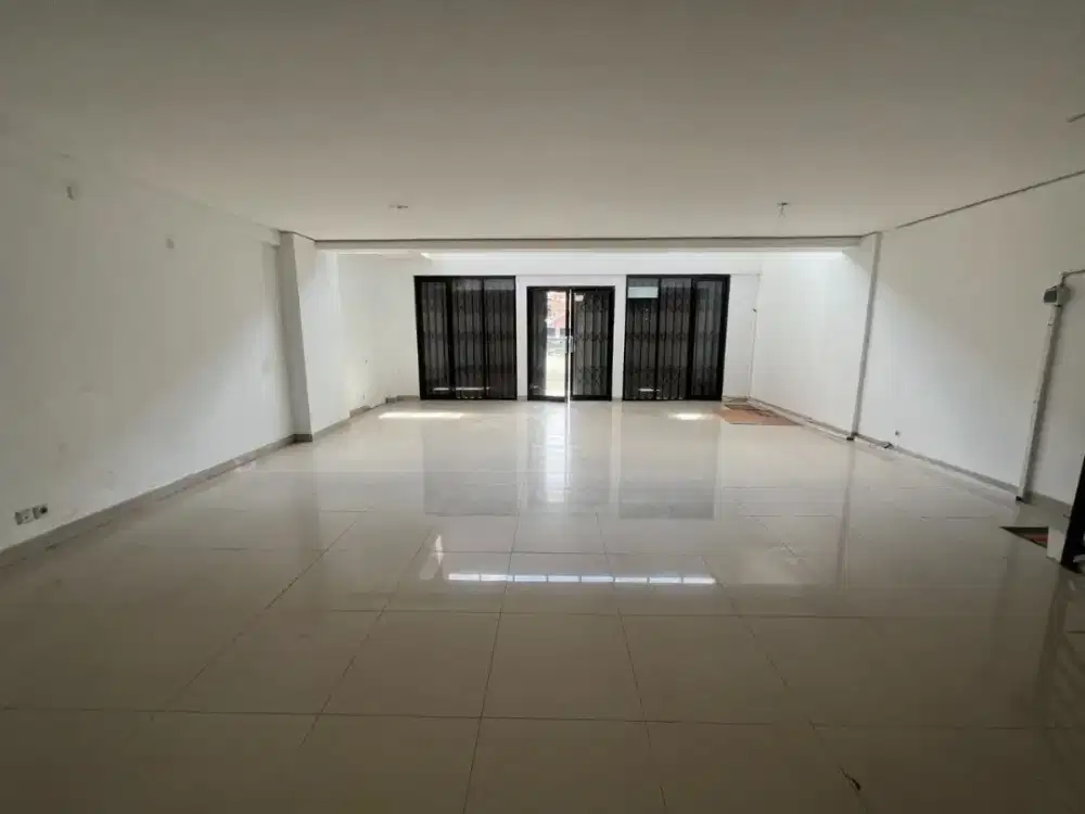 Ruko strategis 3 lantai siap pakai di sayap BKR Buahbatu Bandung