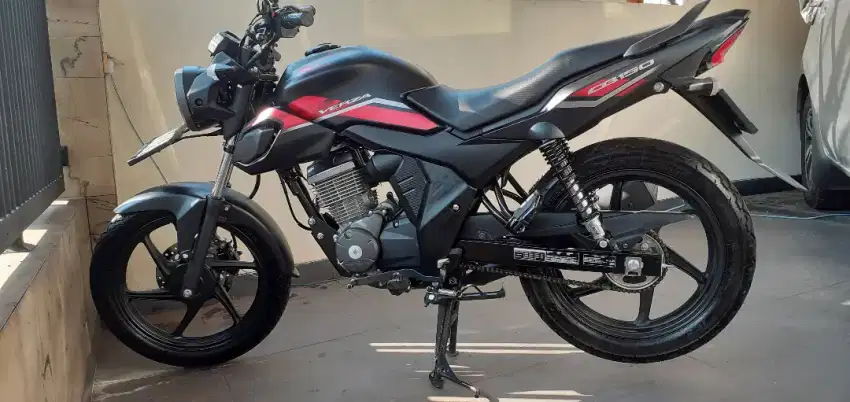 Km 912.Honda CB 150 Verza