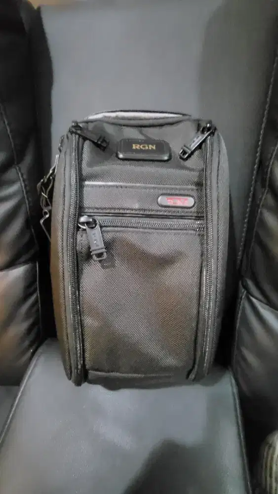 Tumi large sling bag original 100%