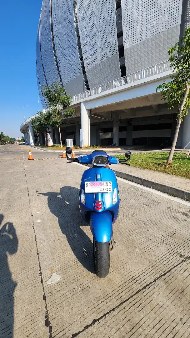 Vespa Sprint S Facelift 2020 warna biru