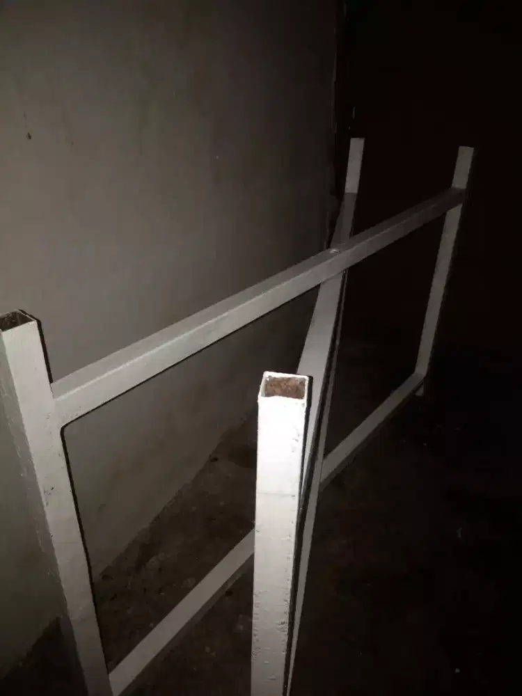 Dijual kaki meja prasmanan tinggi nya 67cm lebar 127cm