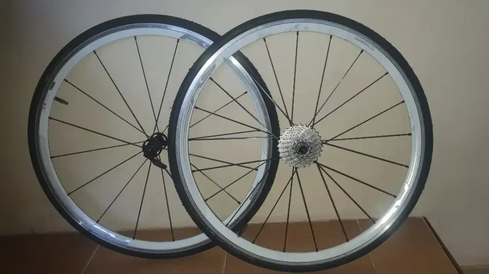 Roda sepeda road bike shimano