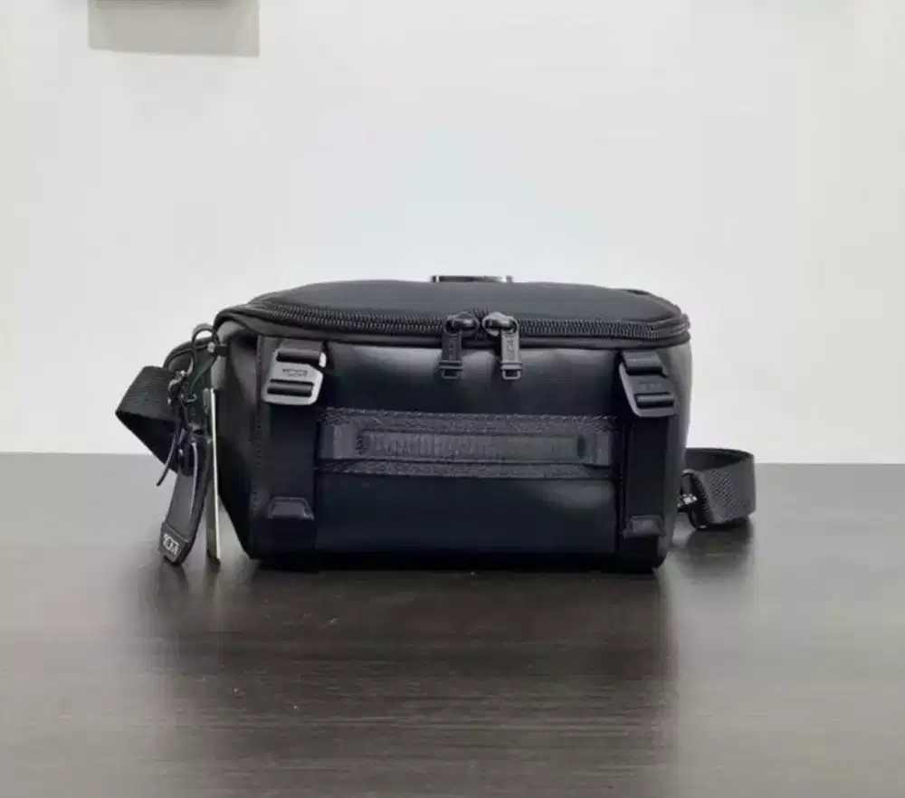 Tas Tumi Platoon Waistbag Bodybag Slingbag Pria Leather Black