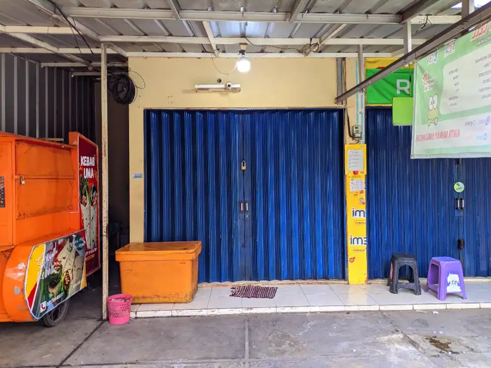 Disewakan ruko dengan carport dan kanopi lokasi strategis