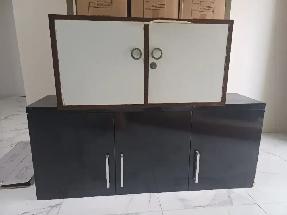 Lemari / lemari gantung / lemari dapur bekas