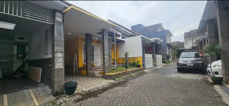 rumah mewah lingkungan aman sekali di cengger ayam suhat dkt kampus UB