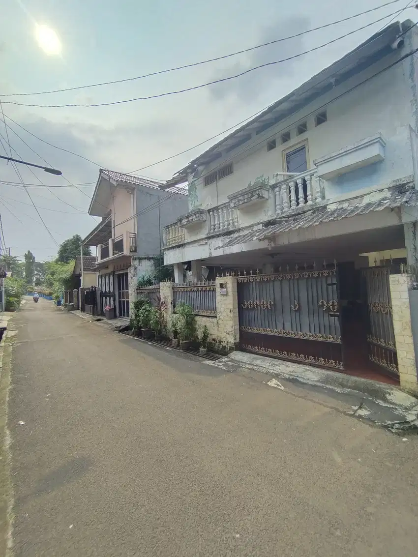 RUMAH MURAH LUAS  300 1M 700 JUTA  NEGO CASH JAKARTA