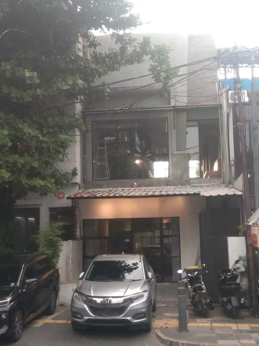 FOR RENT RUKO 3 LANTAI DI AREA SENOPATI KEBAYORAN BARU JAKARTA SELATAN