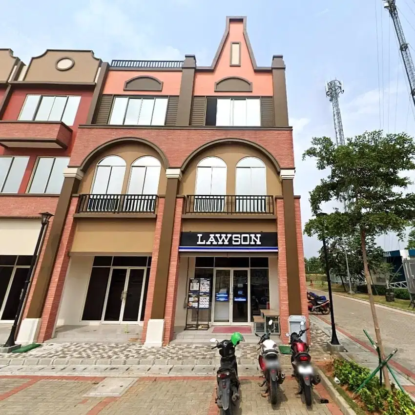 Ruko La Riviera Tipe Garden PIK 2 Samping Lawson Strategis