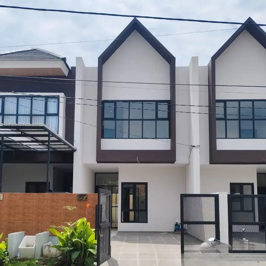 Dijual Rumah Baru Gres 1 Unit Dekat Kampus Ubaya Tenggilis Surabaya