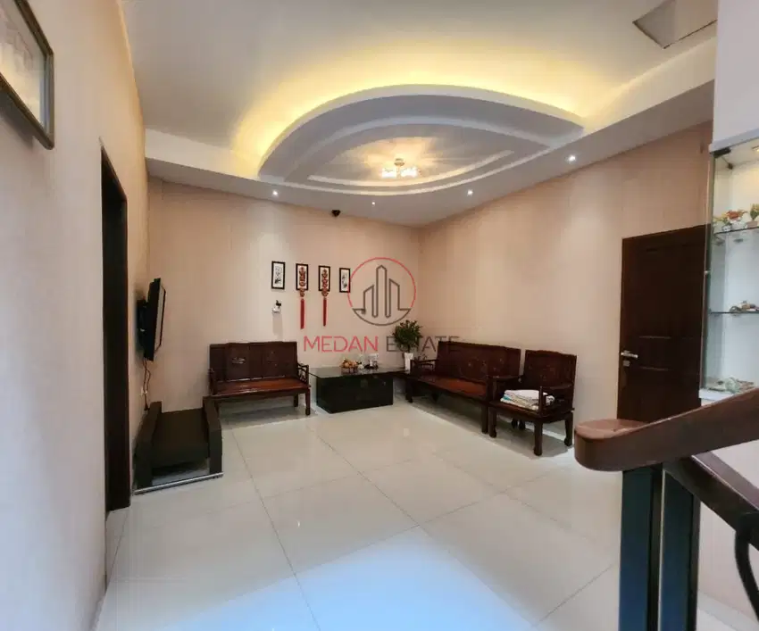 Dijual! Villa Komplek Helios Polonia
