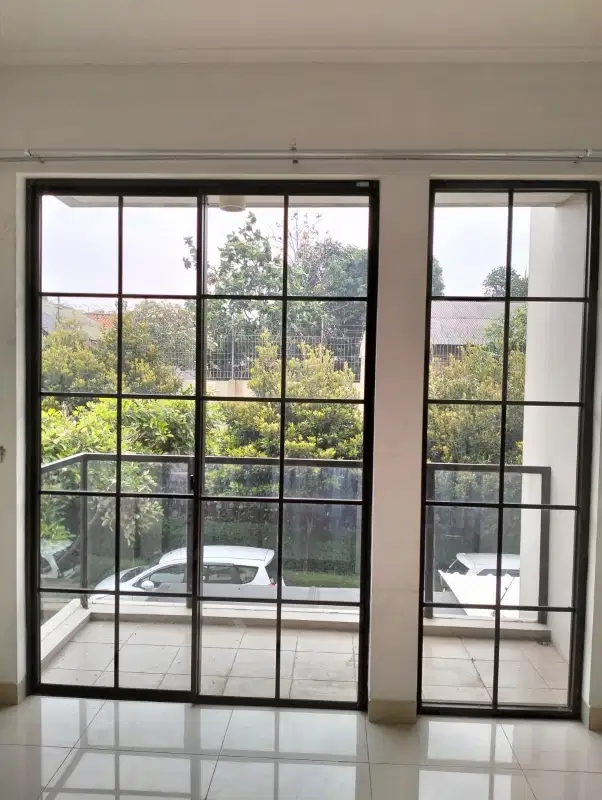 DISEWAKAN RUMAH HOEK GREEN VILLAGE CIPONDOH