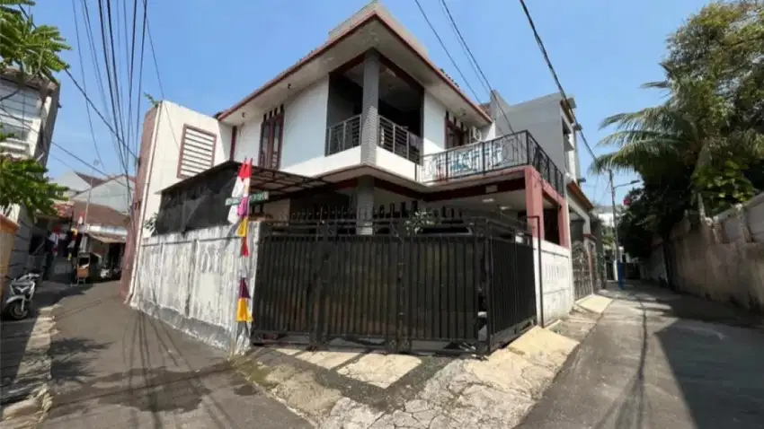 Rumah Bagus posisi di Hook di Tebet  JakSel